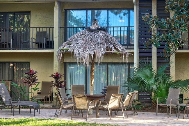 Sitting Area- Hilton-Doubletree-Orlando-SeaWorld