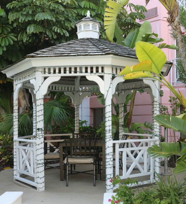 Comfort Suites Paradise Island Courtyard 