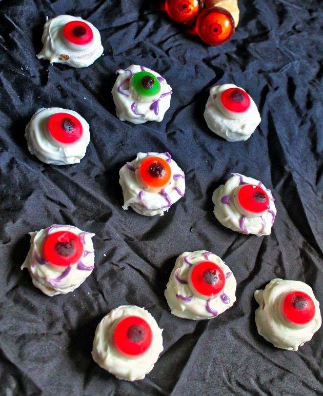 Bloodshot Eyeball Cookies 