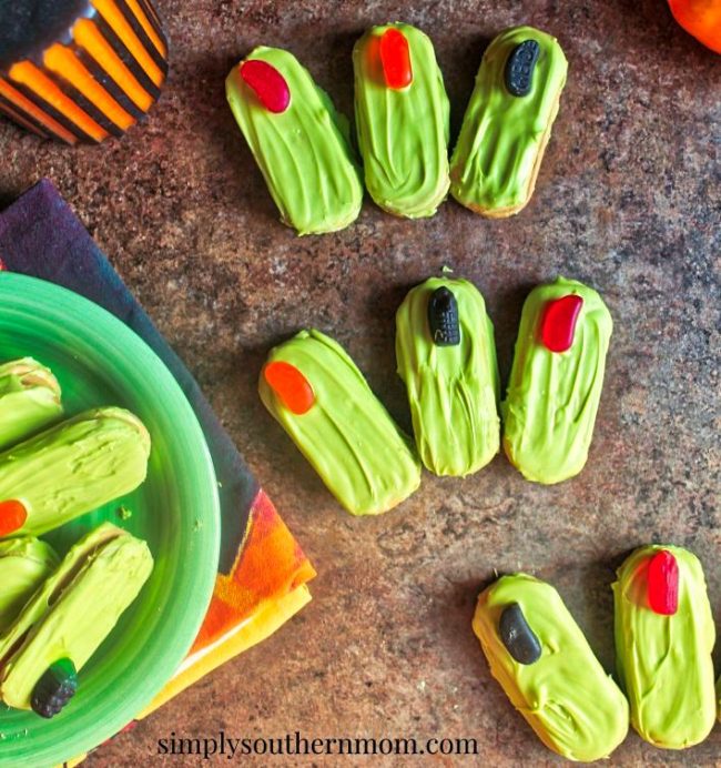 Gruesome-Green-Toes-Halloween-Cookies 